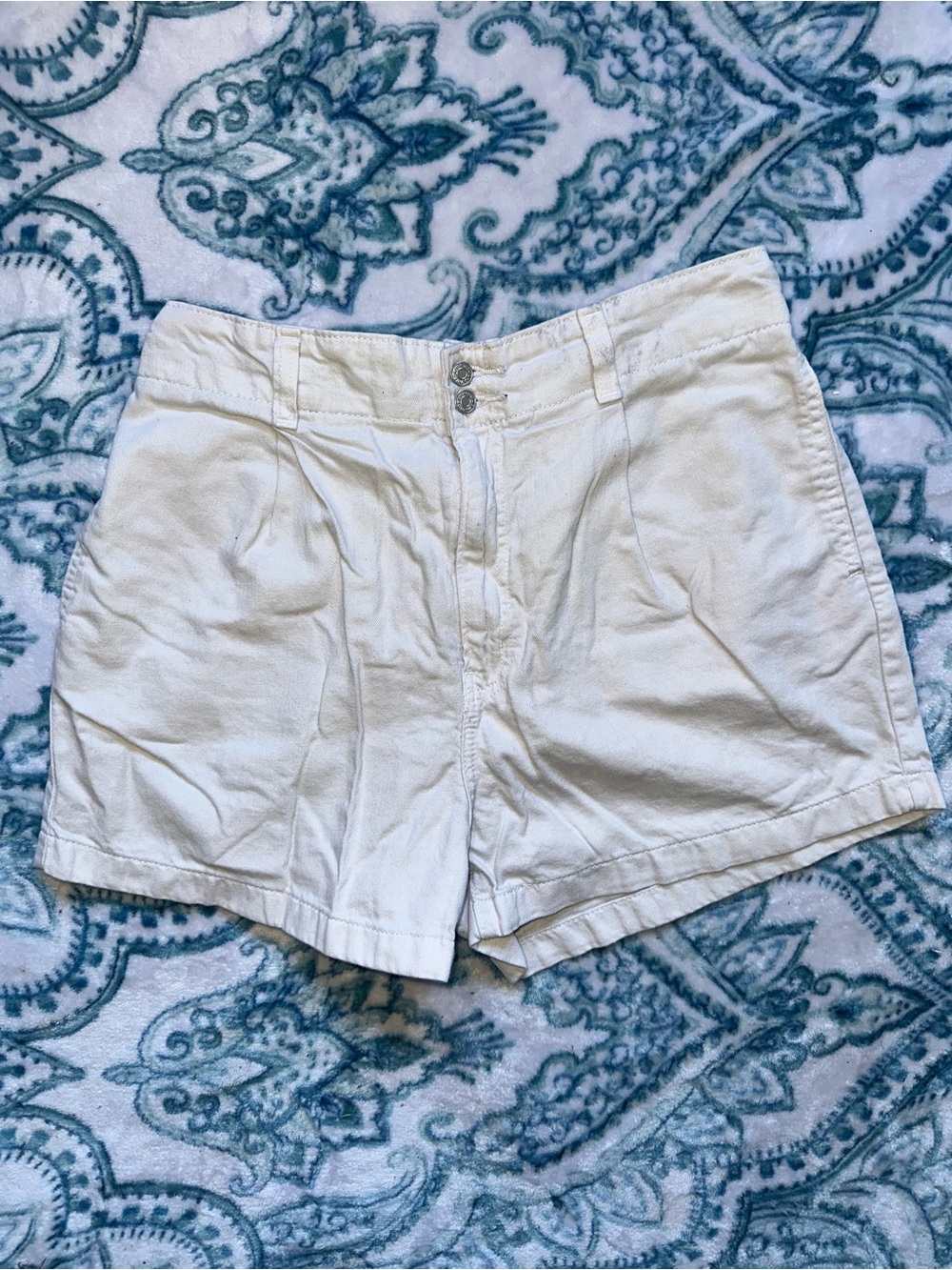 DENIZEN from Levi's Cream High-Rise loose A line Women's Shorts size 10 - W30